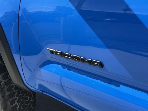 Used 2020 Toyota Tacoma TRD Off-Road w/ Technology Package AWD/4WD image 9