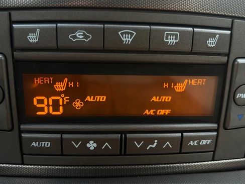 Used 2005 Cadillac XLR RWD image 26