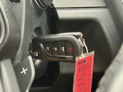 Used 2024 Toyota Camry SE image 28