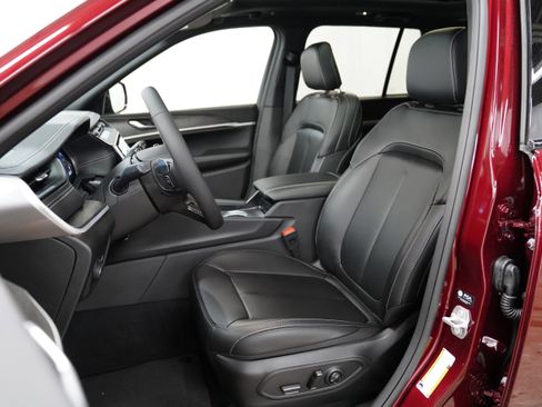 New 2026 Jeep Grand Cherokee Limited w/ Limited Altitude Package image 4