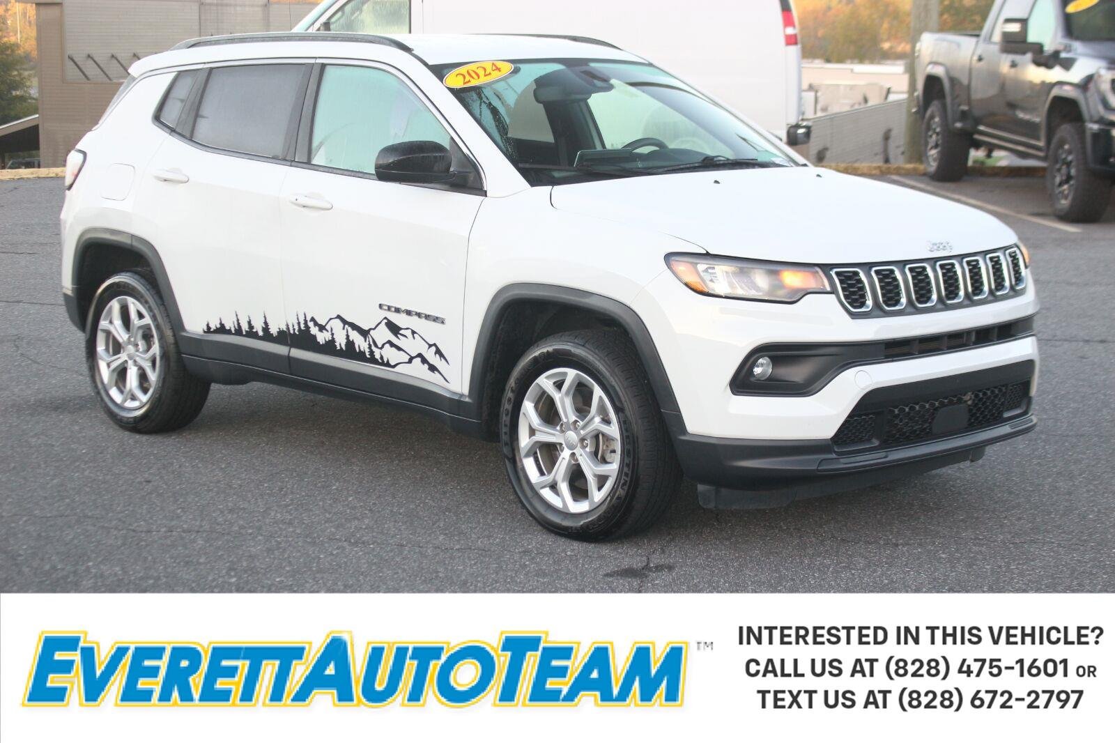 Used 2024 Jeep Compass Latitude AWD/4WD image 1