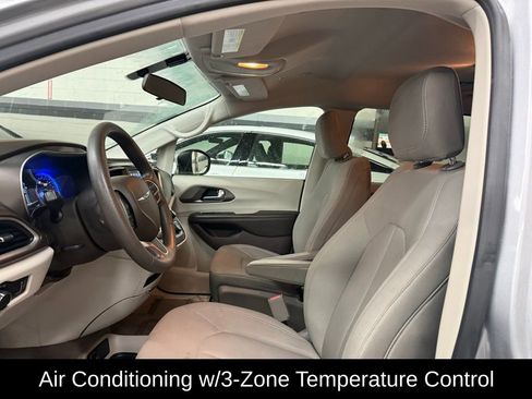 Used 2019 Chrysler Pacifica L image 6