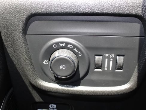 Used 2022 Jeep Grand Cherokee L Limited AWD/4WD image 33