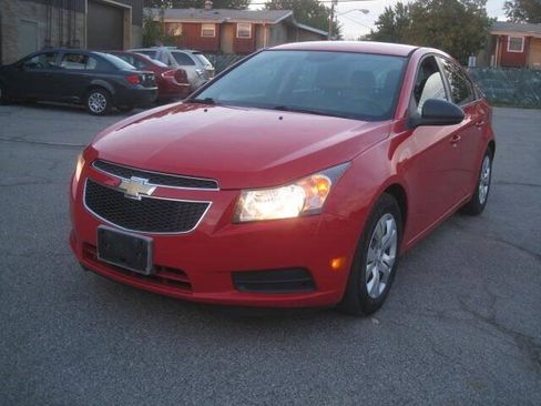 Used 2014 Chevrolet Cruze LS FWD image 1