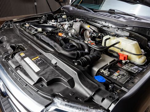 Used 2024 Ford F350 Platinum w/ FX4 Off-Road Package image 39