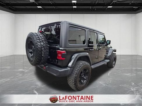 Used 2018 Jeep Wrangler Unlimited Sahara AWD/4WD image 5