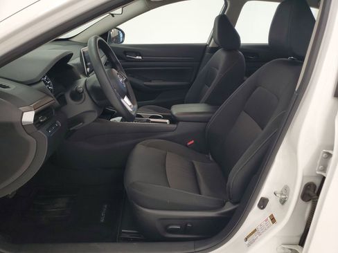 Used 2024 Nissan Altima 2.5 SV image 11