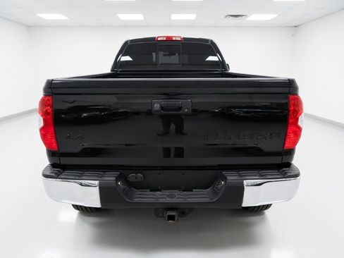 Used 2018 Toyota Tundra SR5 w/ SR5 Upgrade Package AWD/4WD image 5