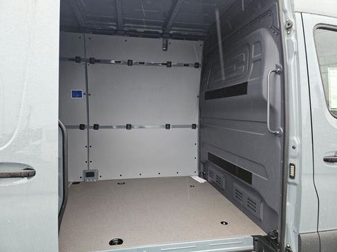 New 2025 Mercedes-Benz Sprinter 2500 image 17