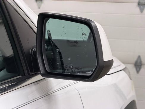 Used 2019 GMC Acadia SLT image 11