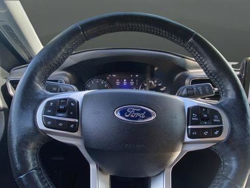 Used 2022 Ford Explorer XLT w/ Equipment Group 202A AWD/4WD image 15