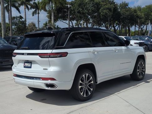 Used 2024 Jeep Grand Cherokee Overland AWD/4WD image 5