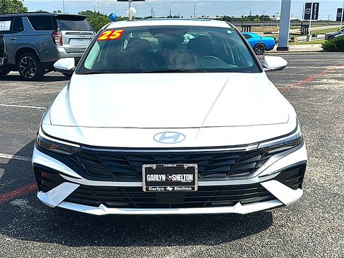 Used 2025 Hyundai Elantra SEL FWD image 11