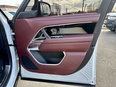 Used 2023 Land Rover Range Rover SE image 16