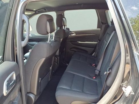 Used 2021 Jeep Grand Cherokee Laredo AWD/4WD image 8