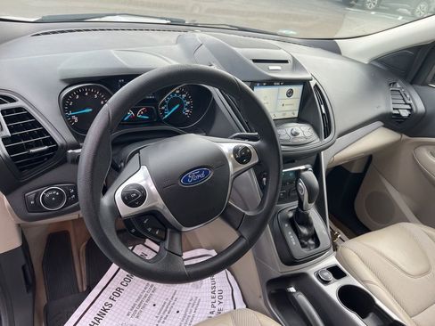 Used 2016 Ford Escape SE w/ SE Chrome Package image 10