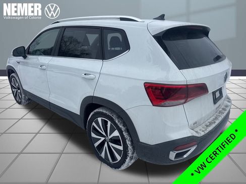Used 2023 Volkswagen Taos SE w/ Panoramic Sunroof Package image 9