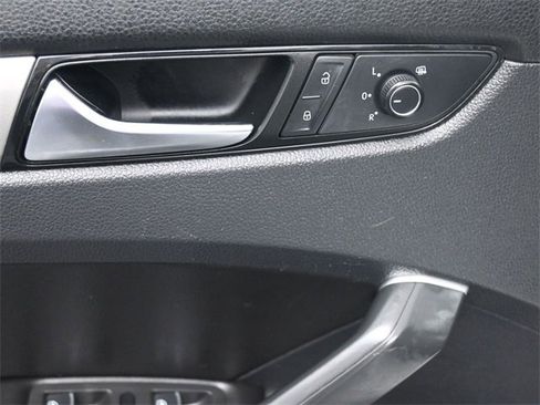 Used 2022 Volkswagen Passat 2.0T SE image 21