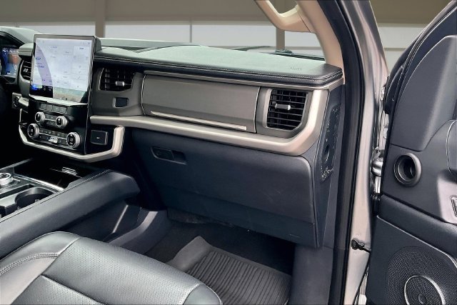 Used 2024 Ford Expedition XLT AWD/4WD image 17