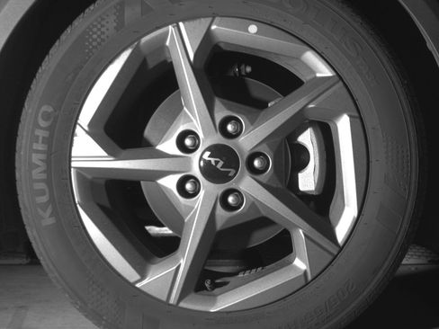 Used 2025 Kia K4 LXS image 13