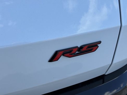 Used 2026 Chevrolet Traverse RS FWD image 12