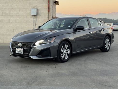 Used 2025 Nissan Altima 2.5 S image 3