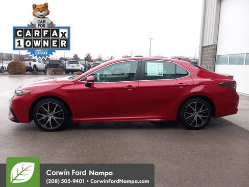 Used 2024 Toyota Camry SE image 6