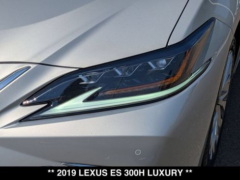 Used 2019 Lexus ES 300h w/ Accessory Package 2 FWD image 16