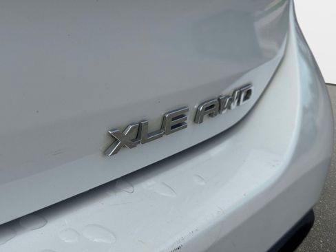 Certified 2020 Toyota Highlander XLE AWD/4WD image 9