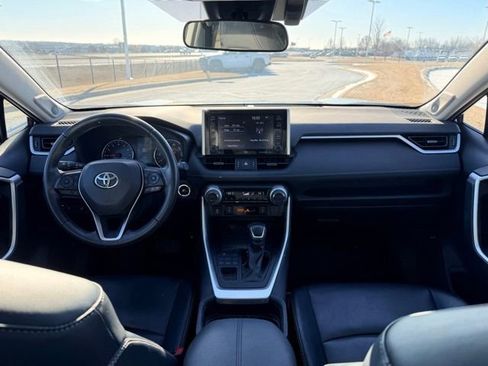 Used 2019 Toyota RAV4 XLE Premium image 6