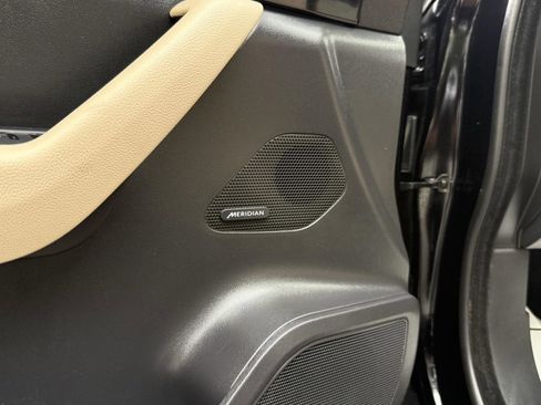 Used 2019 Jaguar F-PACE Premium image 20