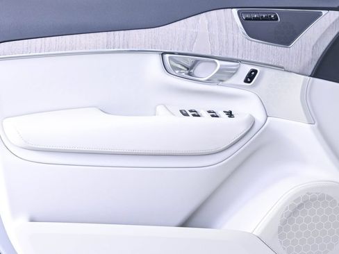 Certified 2024 Volvo XC90 T8 Plus w/ Protection Package Premier AWD/4WD image 8