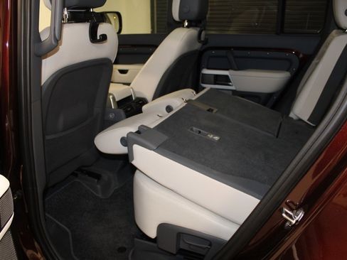 Used 2023 Land Rover Defender 130 SE image 42