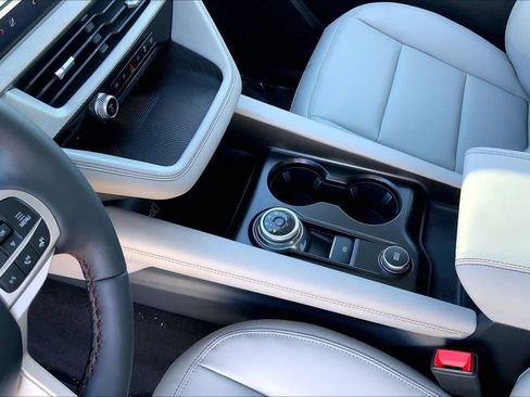 New 2026 Ford Explorer Active w/ Active Comfort Package image 7