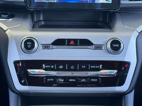 Used 2022 Ford Explorer XLT w/ Equipment Group 202A image 19