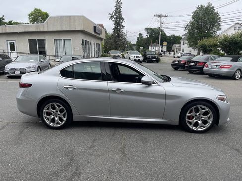 Used 2021 Alfa Romeo Giulia Ti image 9