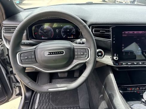Used 2024 Jeep Wagoneer L Series II w/ Flexible Seating Group RWD image 20