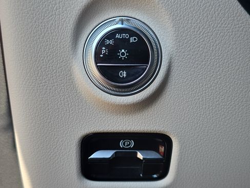 Used 2024 Mercedes-Benz CLE 300 4MATIC Cabriolet image 25