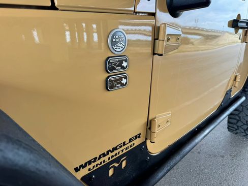 Used 2014 Jeep Wrangler Unlimited Rubicon w/ Max Tow Package AWD/4WD image 10