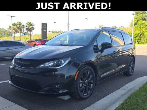 Used 2019 Chrysler Pacifica Limited w/ Advanced Safetytec Group FWD image 27