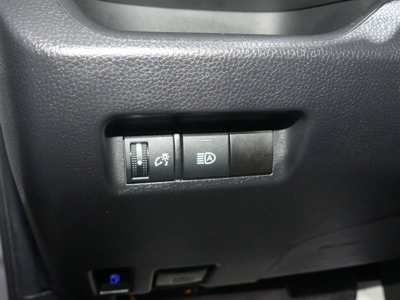 Used 2021 Toyota RAV4 LE AWD/4WD image 29