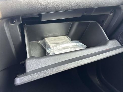 Used 2023 Chevrolet Equinox LT image 27