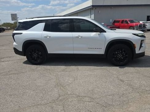Used 2024 Chevrolet Traverse LT w/ Midnight/Sport Edition FWD image 2