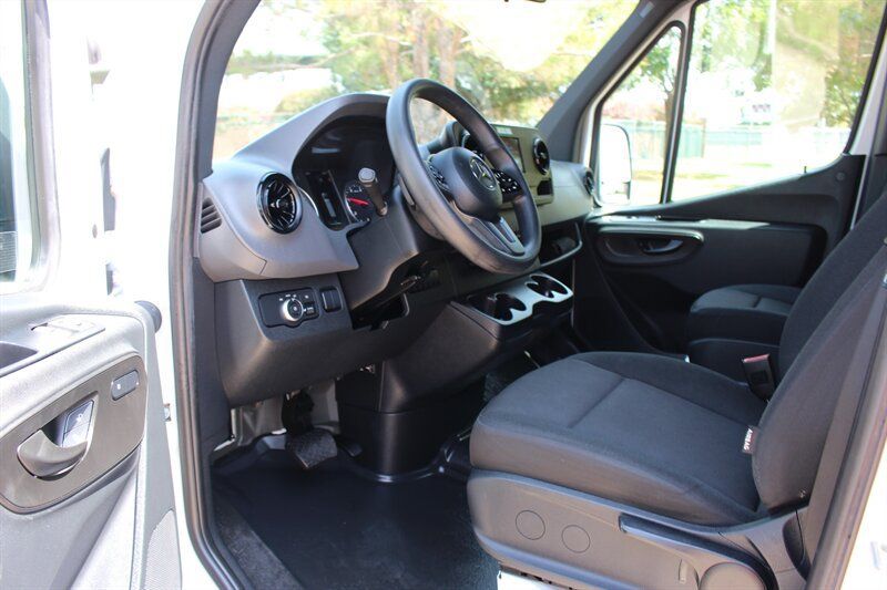 Used 2024 Mercedes-Benz Sprinter 2500 image 26