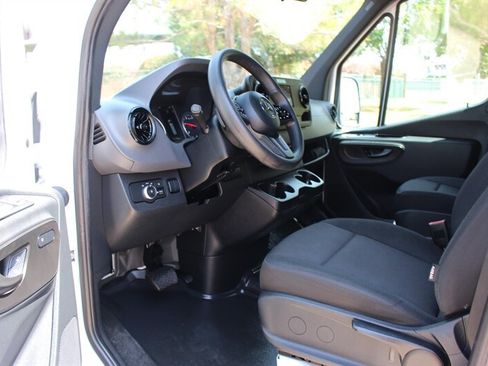 Used 2024 Mercedes-Benz Sprinter 2500 image 26