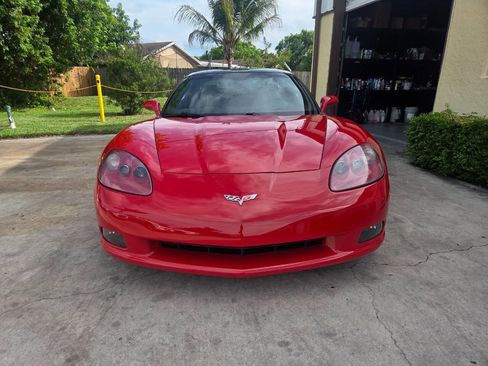 Used 2007 Chevrolet Corvette Coupe w/ Preferred Equipment Group RWD image 2