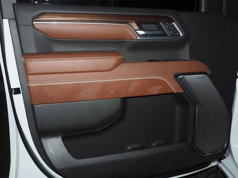 Used 2026 GMC Sierra 3500 Denali Ultimate image 12