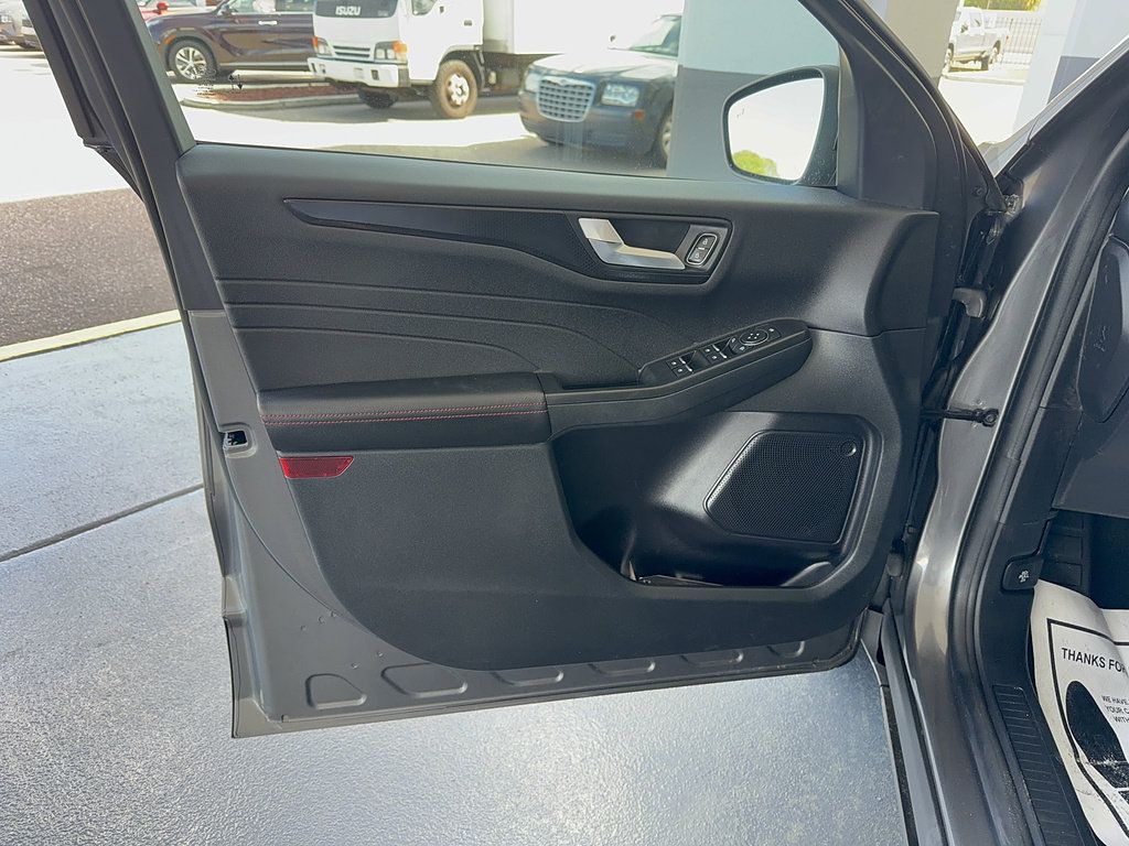 Certified 2022 Ford Escape SEL w/ SEL Stealth AWD Package image 8