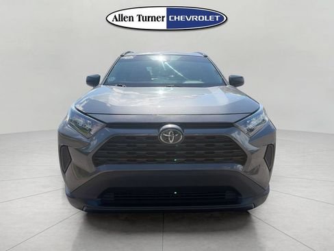 Used 2021 Toyota RAV4 LE FWD image 2