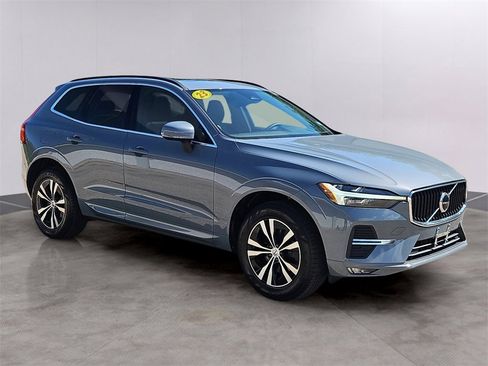 Used 2023 Volvo XC60 B5 Core image 3